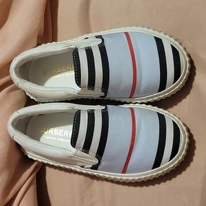Burberry size 25